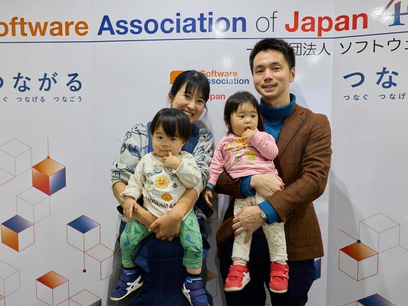 地域イベントでの家族写真